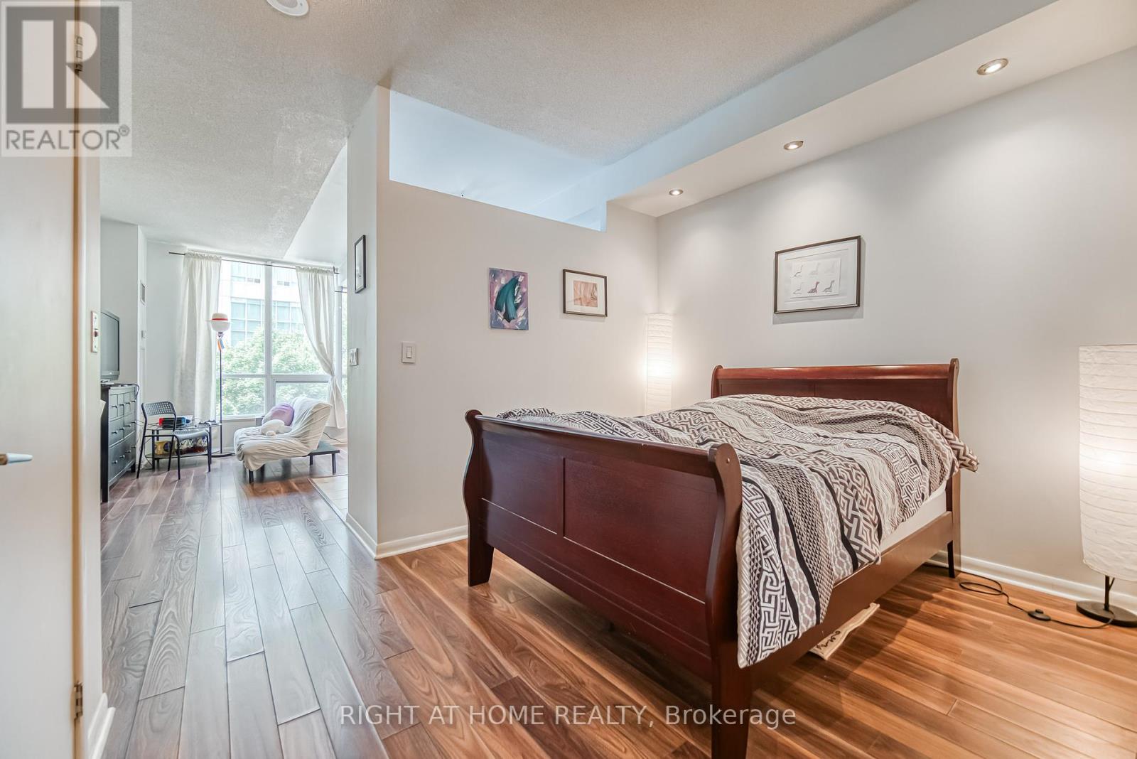 214 - 185 Legion Road N, Toronto, Ontario  M8Y 0A1 - Photo 8 - W12309701