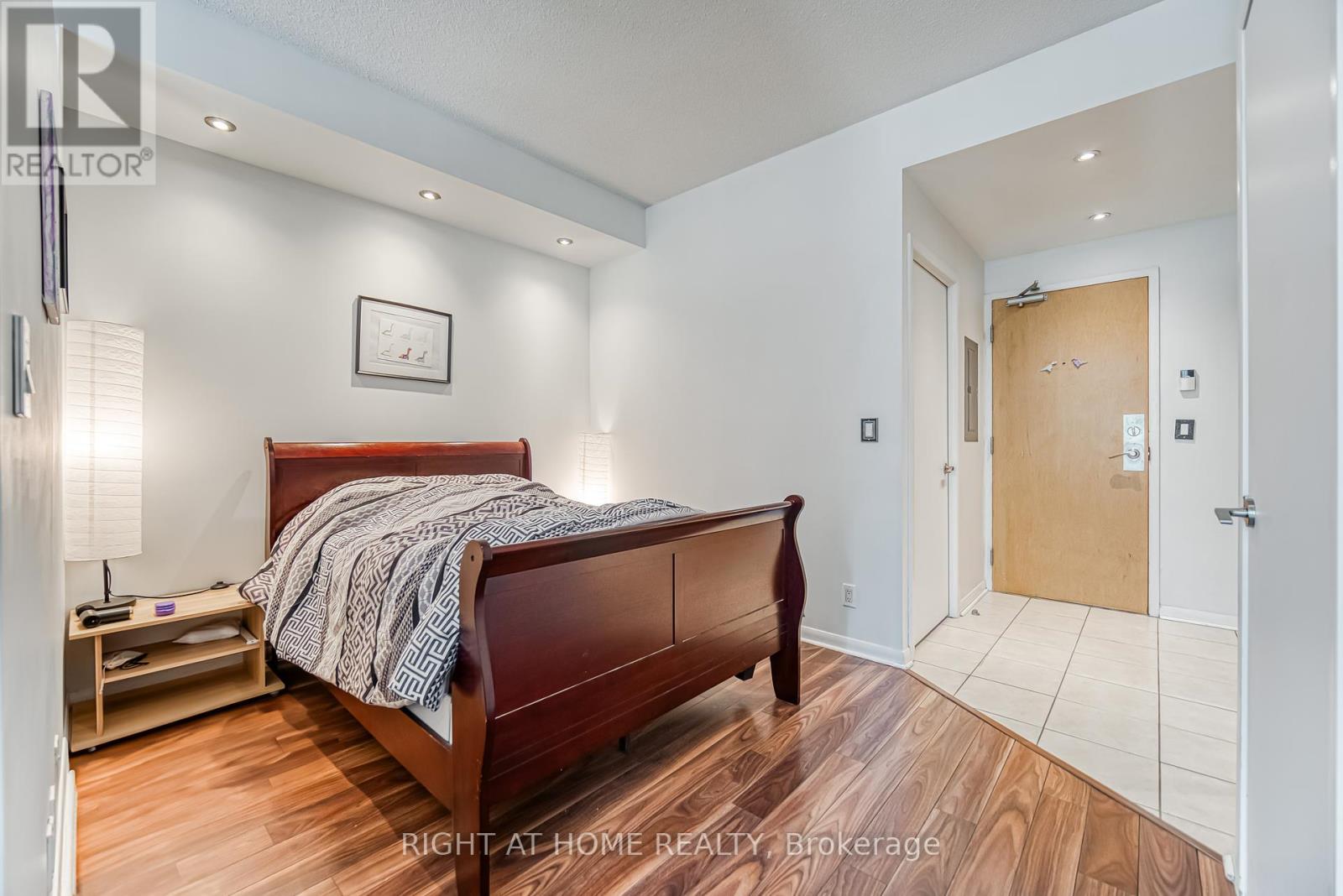 214 - 185 Legion Road N, Toronto, Ontario  M8Y 0A1 - Photo 9 - W12309701