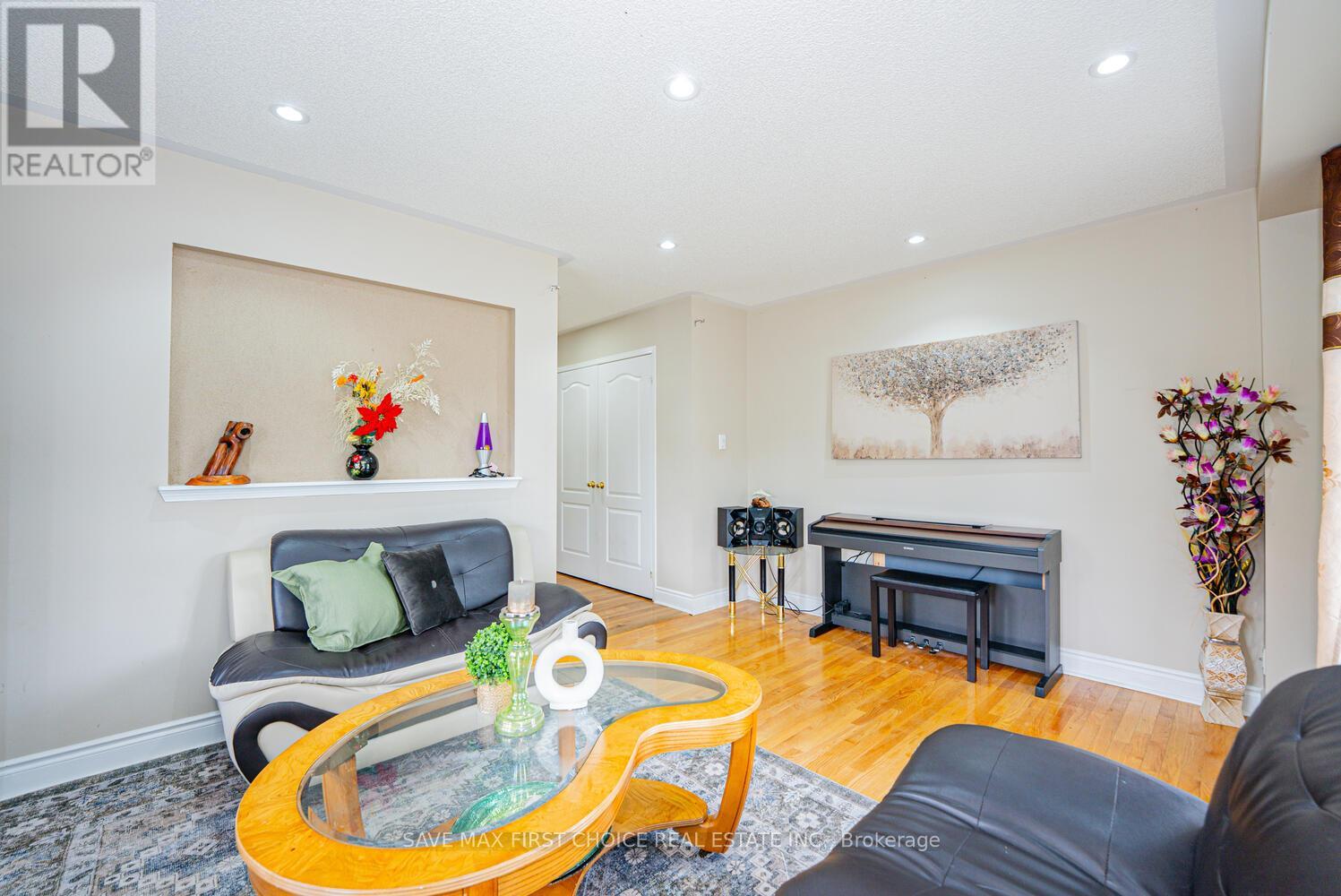 4 Sunnyview Road, Brampton, Ontario  L7A 3E3 - Photo 9 - W12285362