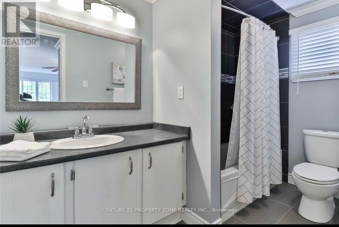 12 Torrance Wood, Brampton, Ontario  L6Y 2N3 - Photo 18 - W12309710