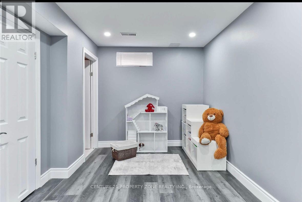 12 Torrance Wood, Brampton, Ontario  L6Y 2N3 - Photo 31 - W12309710