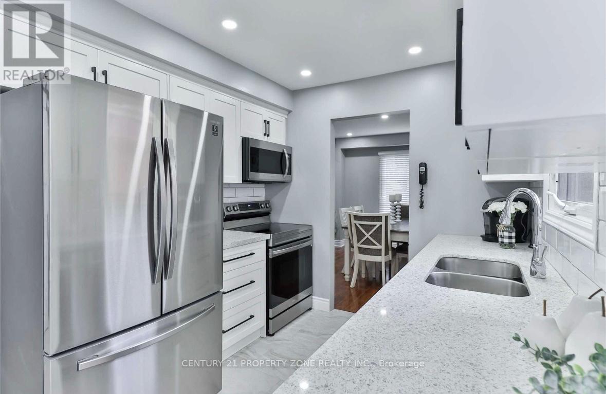 12 Torrance Wood, Brampton, Ontario  L6Y 2N3 - Photo 6 - W12309710