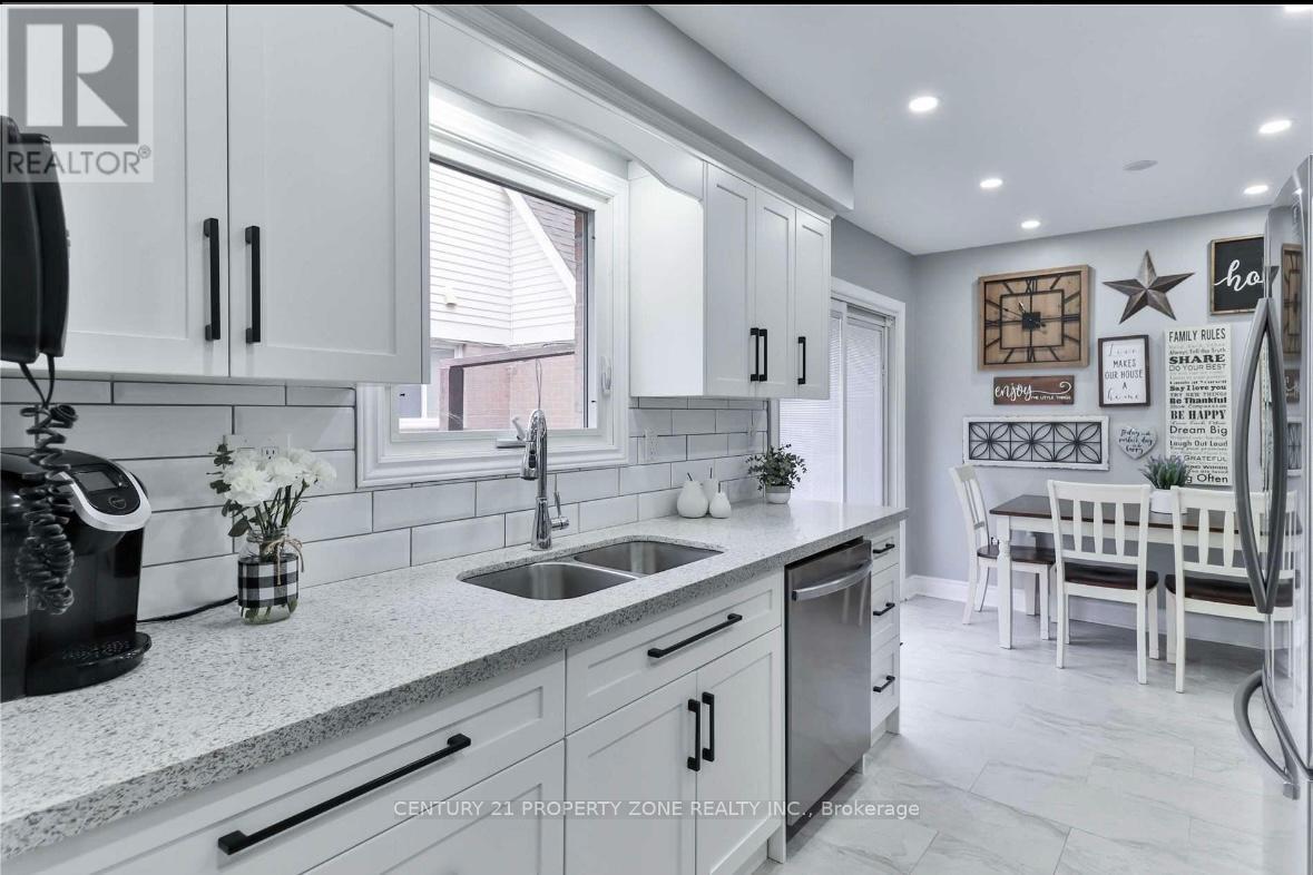 12 Torrance Wood, Brampton, Ontario  L6Y 2N3 - Photo 8 - W12309710