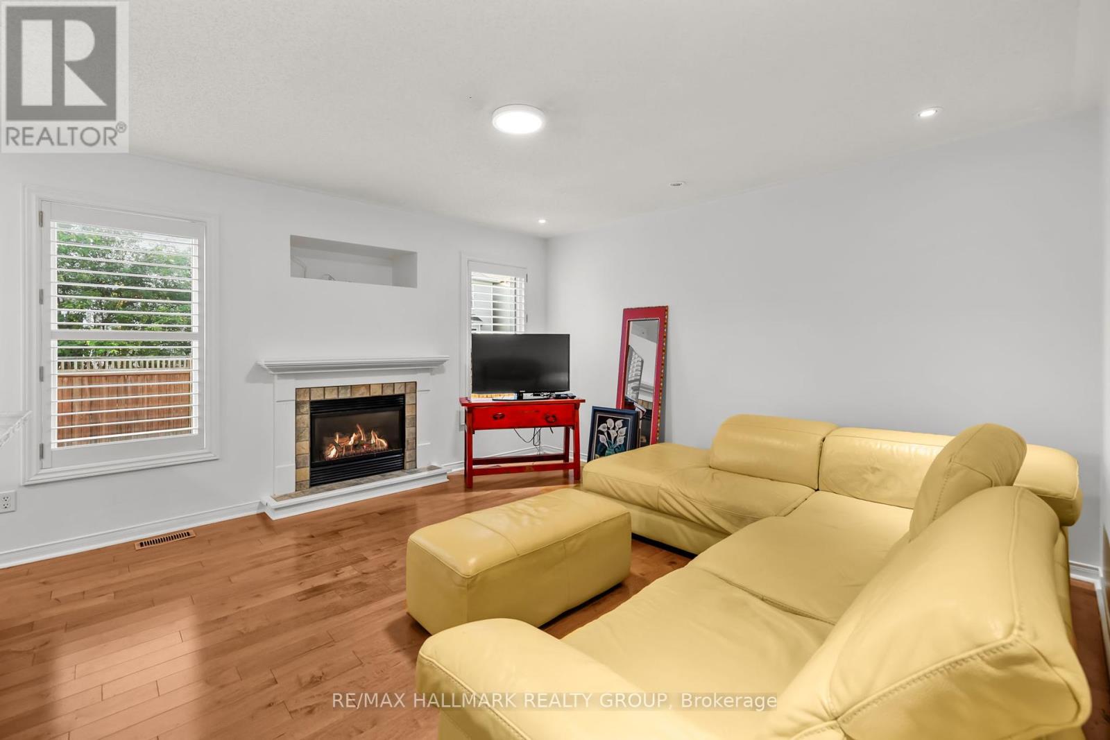 6020 Longleaf Drive, Ottawa, Ontario  K1W 1J2 - Photo 10 - X12309748