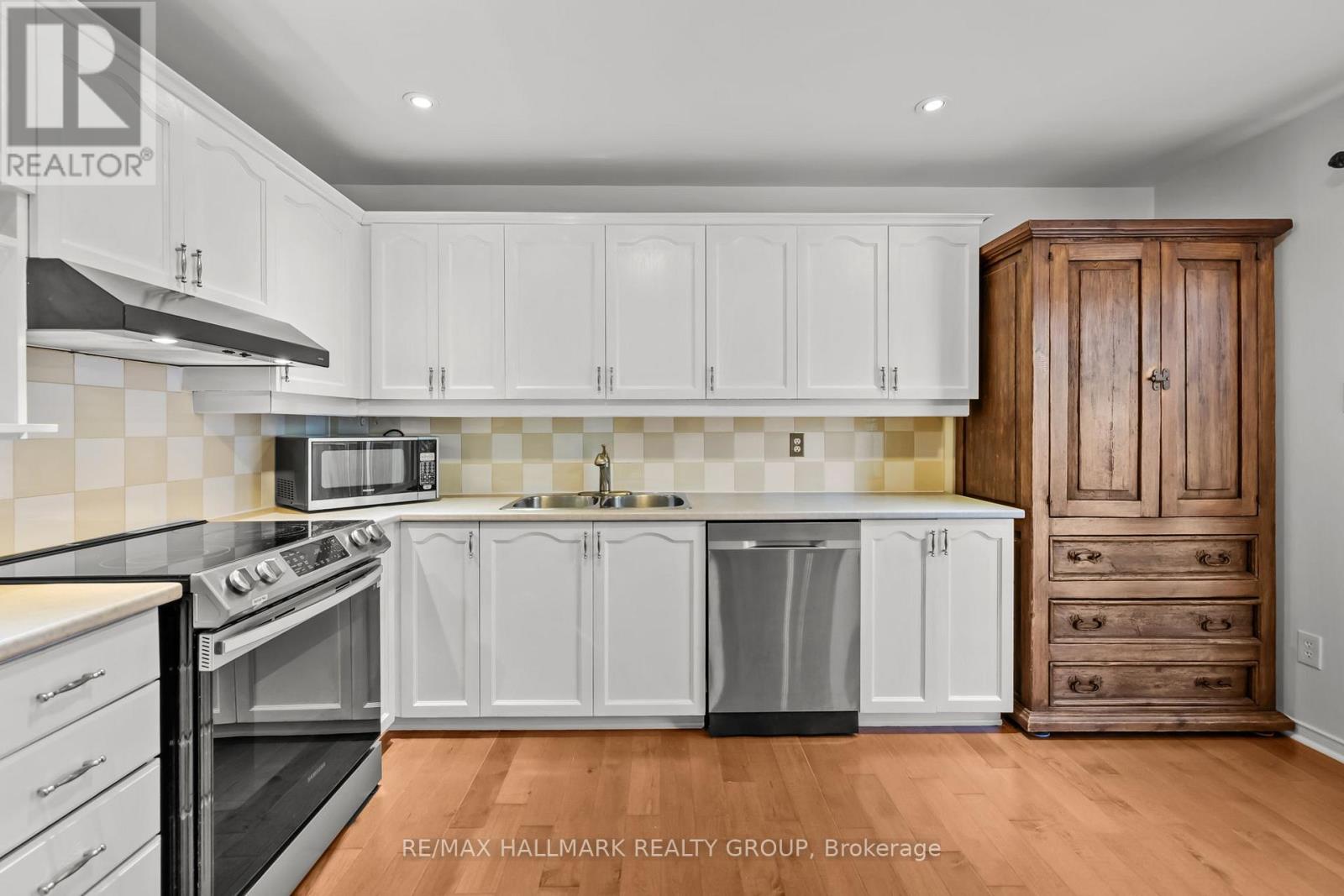 6020 Longleaf Drive, Ottawa, Ontario  K1W 1J2 - Photo 6 - X12309748