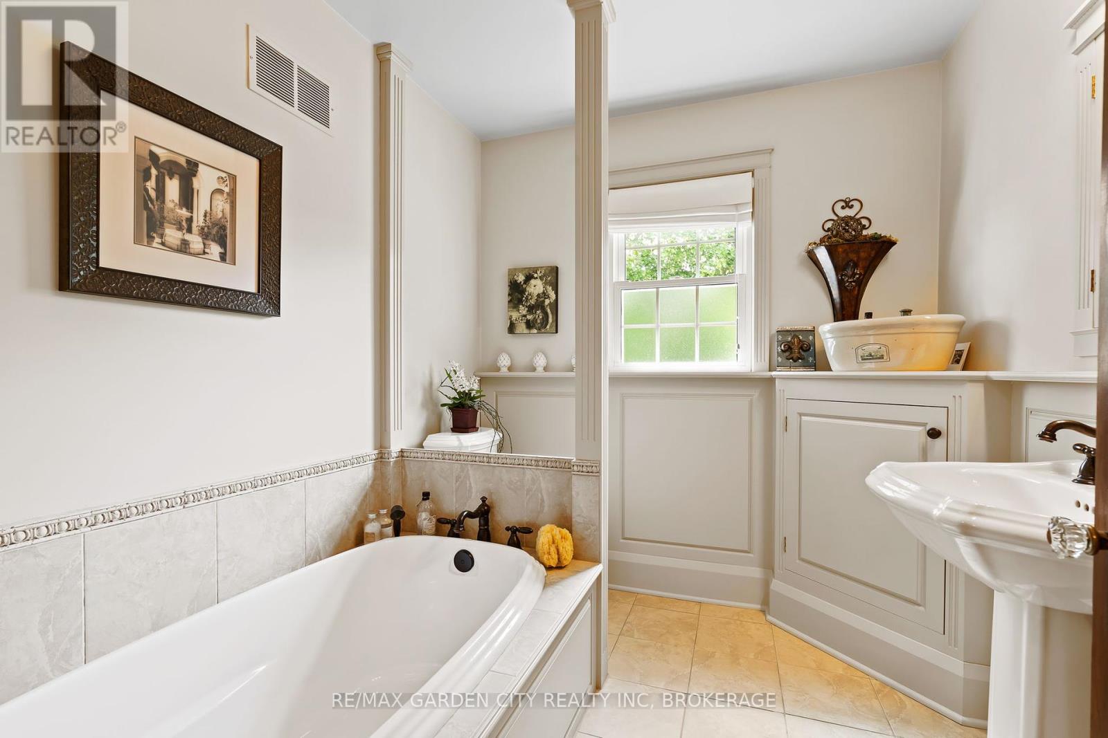 156 Edgar Street, Welland, Ontario  L3C 1T1 - Photo 24 - X12309767