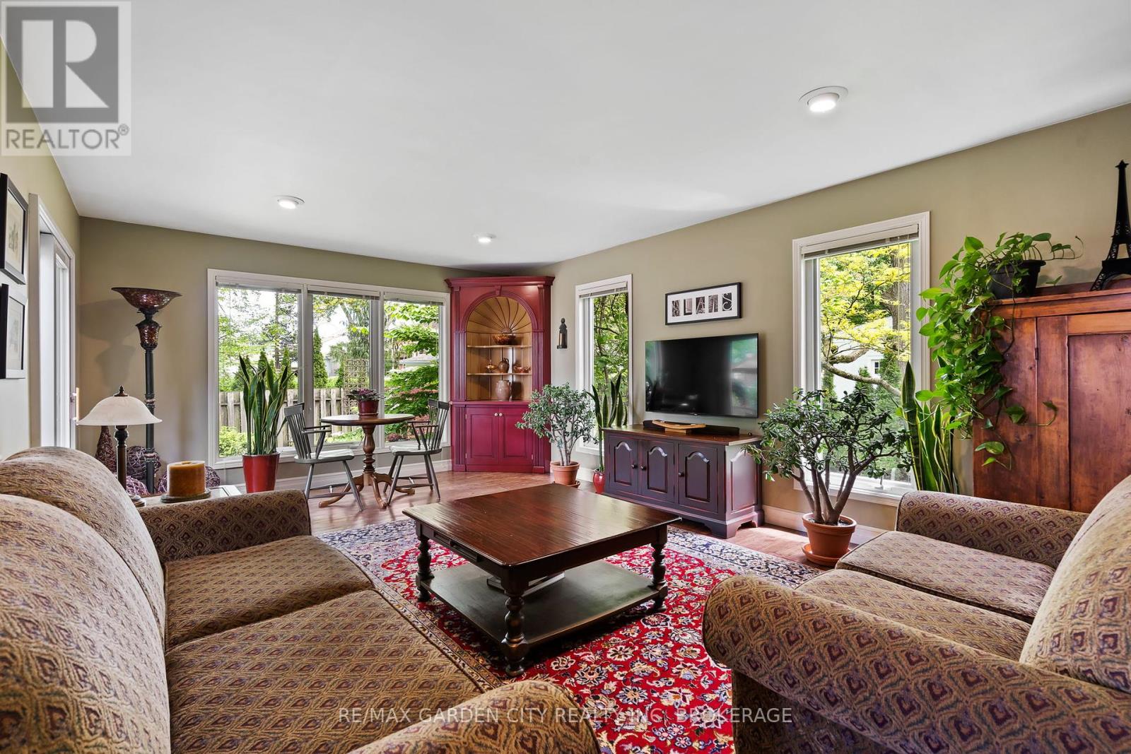 156 Edgar Street, Welland, Ontario  L3C 1T1 - Photo 9 - X12309767