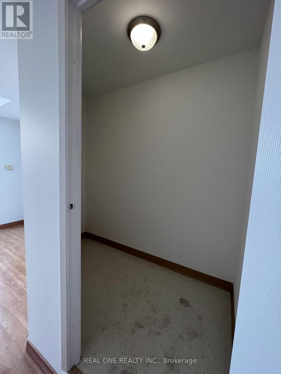 302 - 15 Maplewood Avenue, Toronto, Ontario  M6C 4B4 - Photo 11 - C12309822