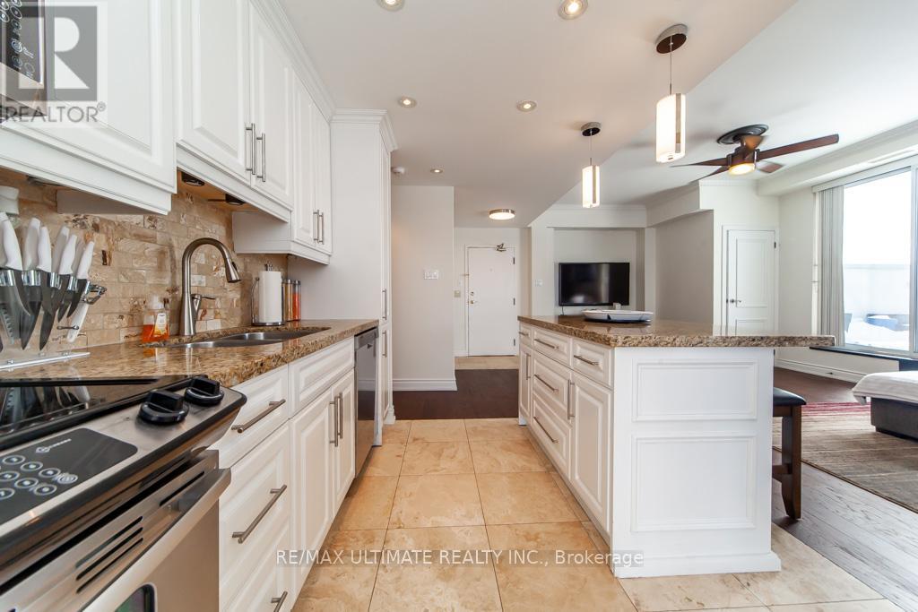 Ph15 - 40 Harding Boulevard W, Richmond Hill (North Richvale), Ontario  L4C 9S5 - Photo 6 - N12309846