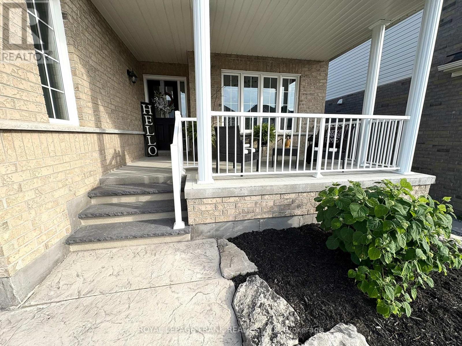 Property at 1540 DUNEDIN CRESCENT image 3