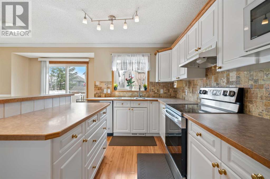 Property at 55 Somercrest Grove SW image 5