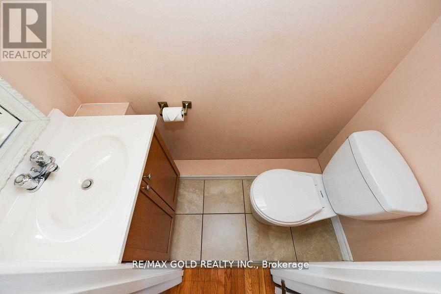 3657 Woodruff Crescent, Mississauga, Ontario  L4T 1T8 - Photo 10 - W12309950