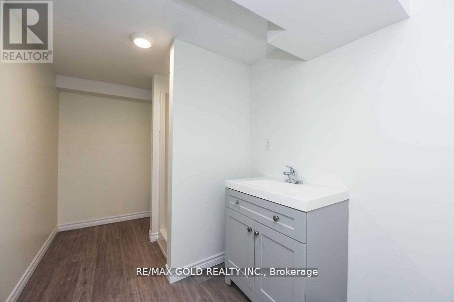 3657 Woodruff Crescent, Mississauga, Ontario  L4T 1T8 - Photo 12 - W12309950