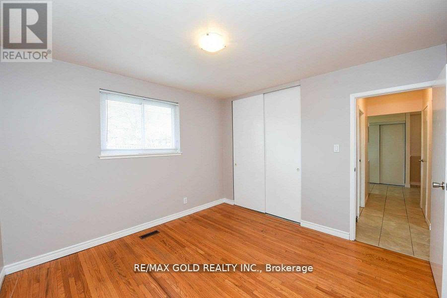 3657 Woodruff Crescent, Mississauga, Ontario  L4T 1T8 - Photo 6 - W12309950