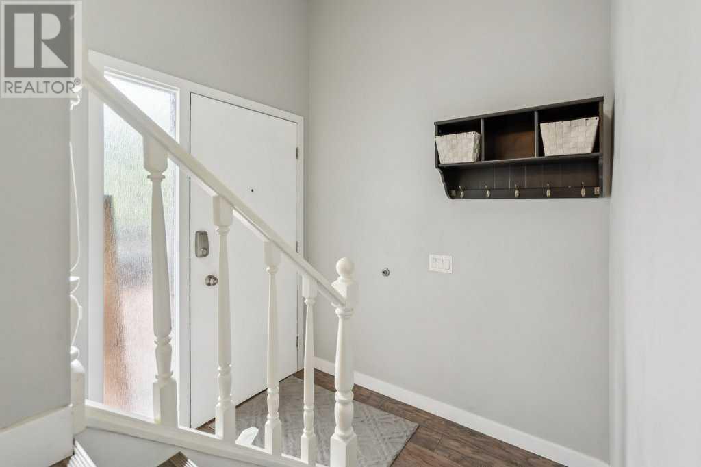 Property at 1029 Canfield Crescent SW image 4
