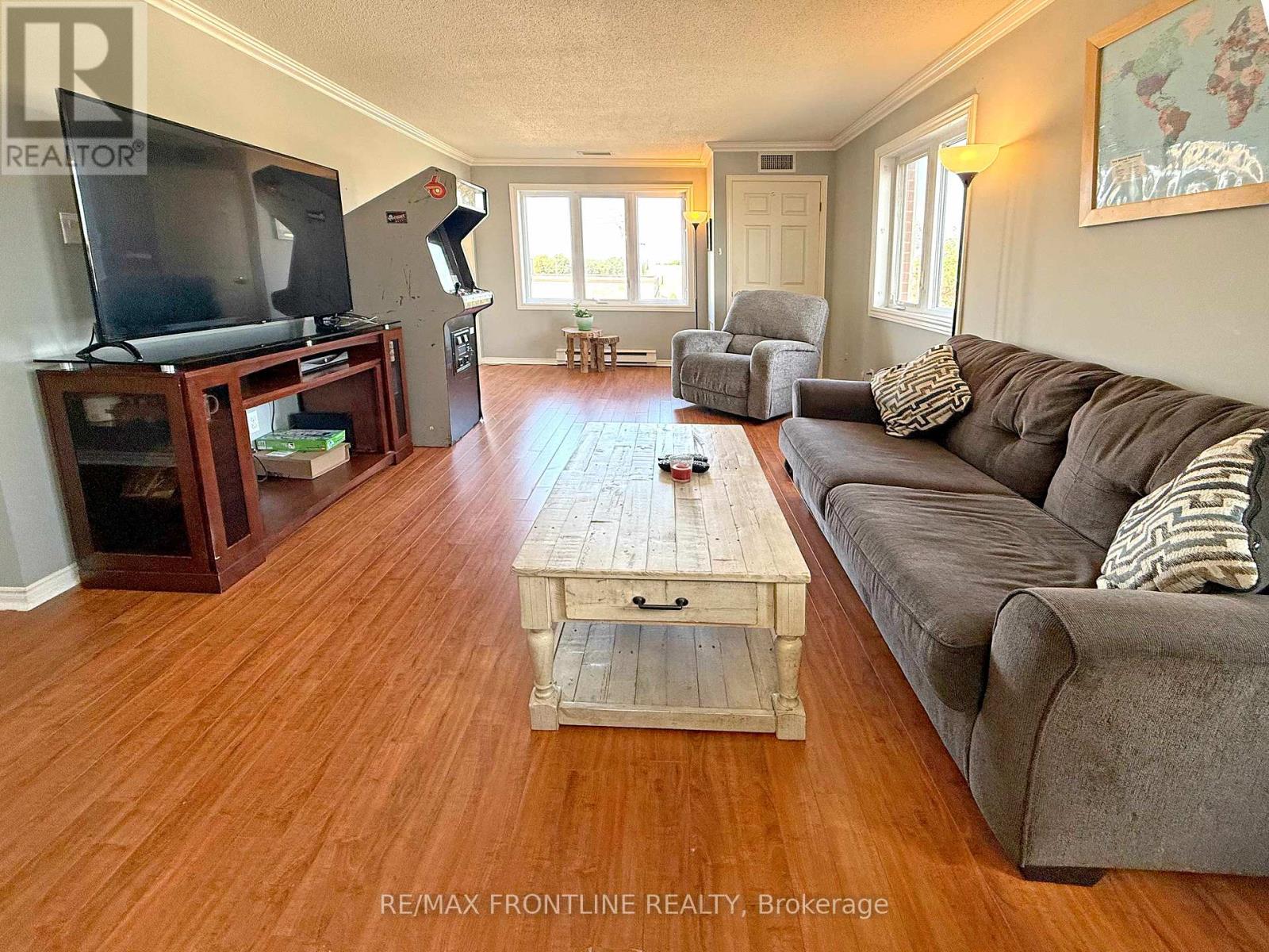 Unit #302 - 10 Armstrong Drive, Smiths Falls, Ontario  K7A 5H8 - Photo 4 - X12309986