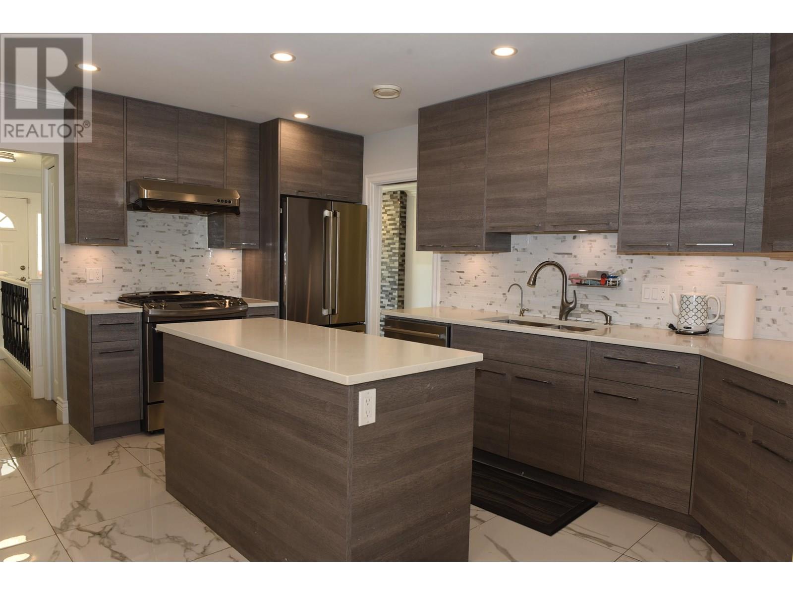 7756 GOODLAD STREET, burnaby, British Columbia