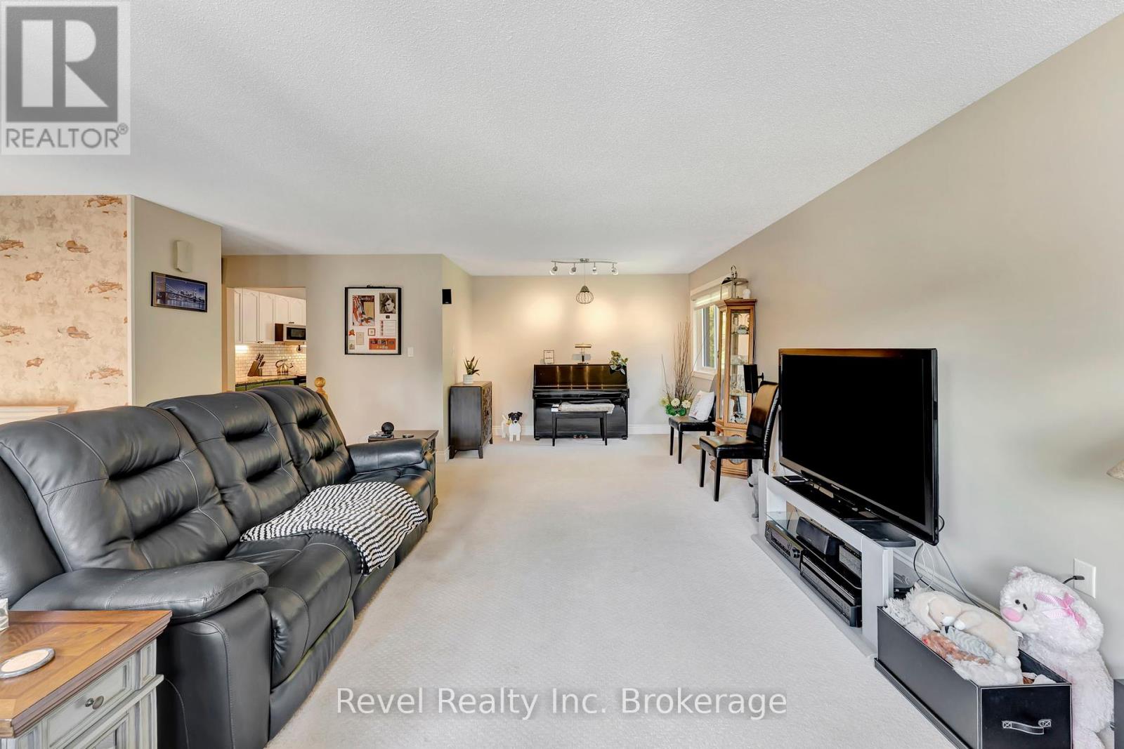 120 Fennel Street, Blandford-Blenheim, Ontario  N0J 1S0 - Photo 10 - X12310099