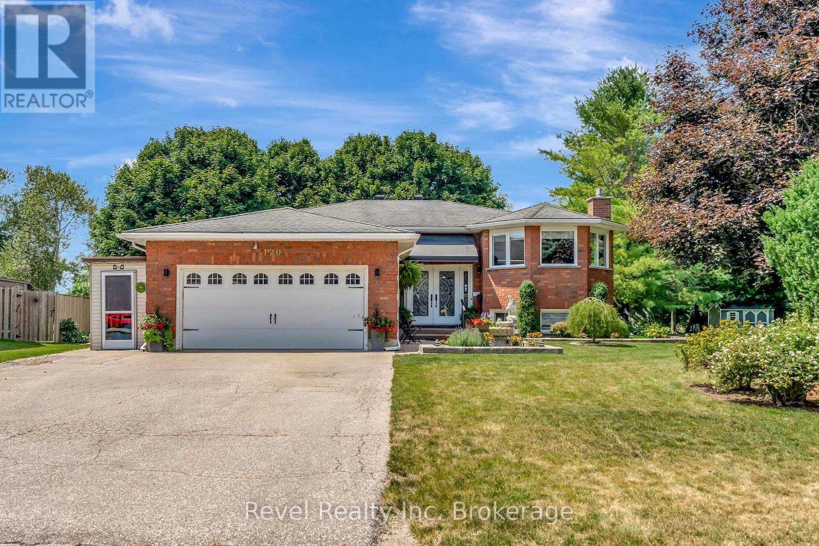 120 Fennel Street, Blandford-Blenheim, Ontario  N0J 1S0 - Photo 2 - X12310099