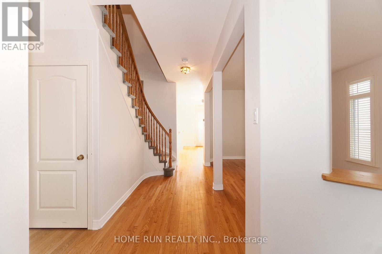 15 Evanshen Crescent, Ottawa, Ontario  K2K 2Z6 - Photo 2 - X12310064