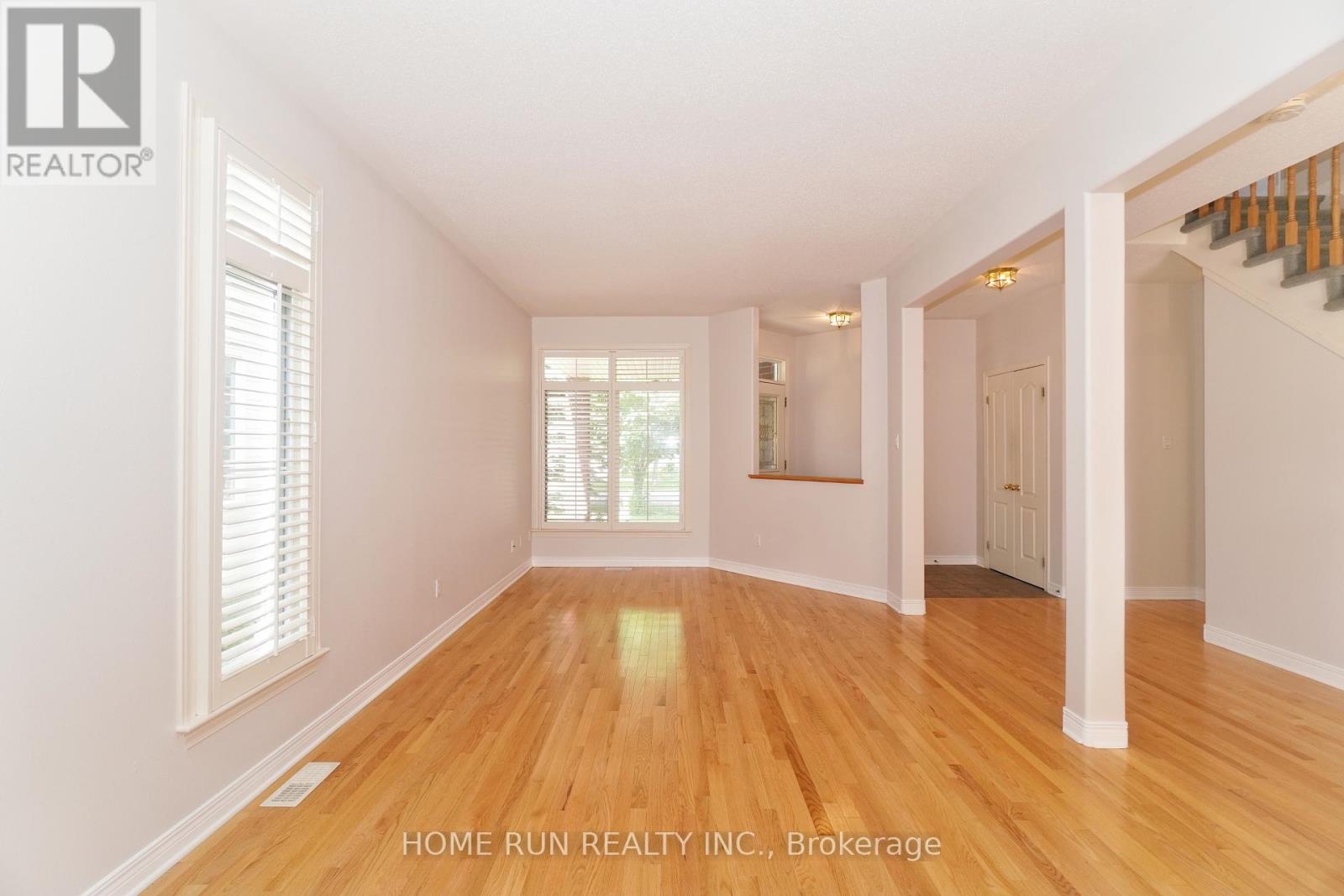 15 Evanshen Crescent, Ottawa, Ontario  K2K 2Z6 - Photo 5 - X12310064