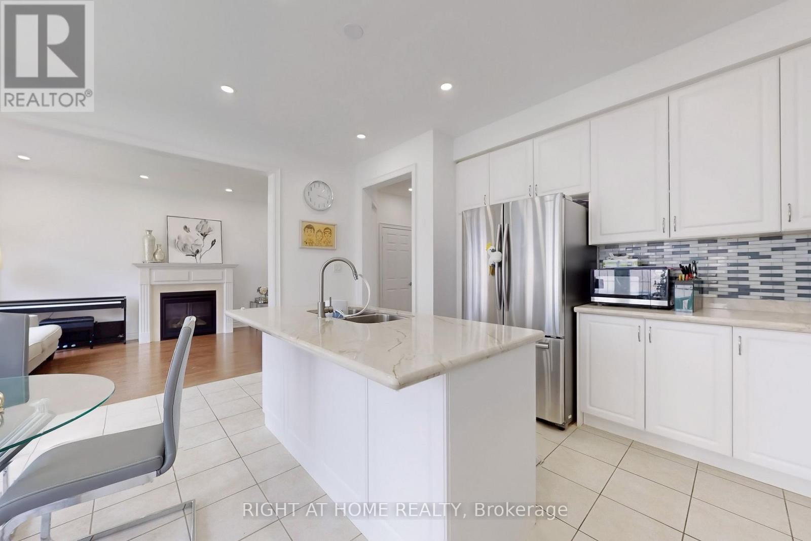 423 Grindstone Trail, Oakville, Ontario  L6H 0S1 - Photo 11 - W12309693
