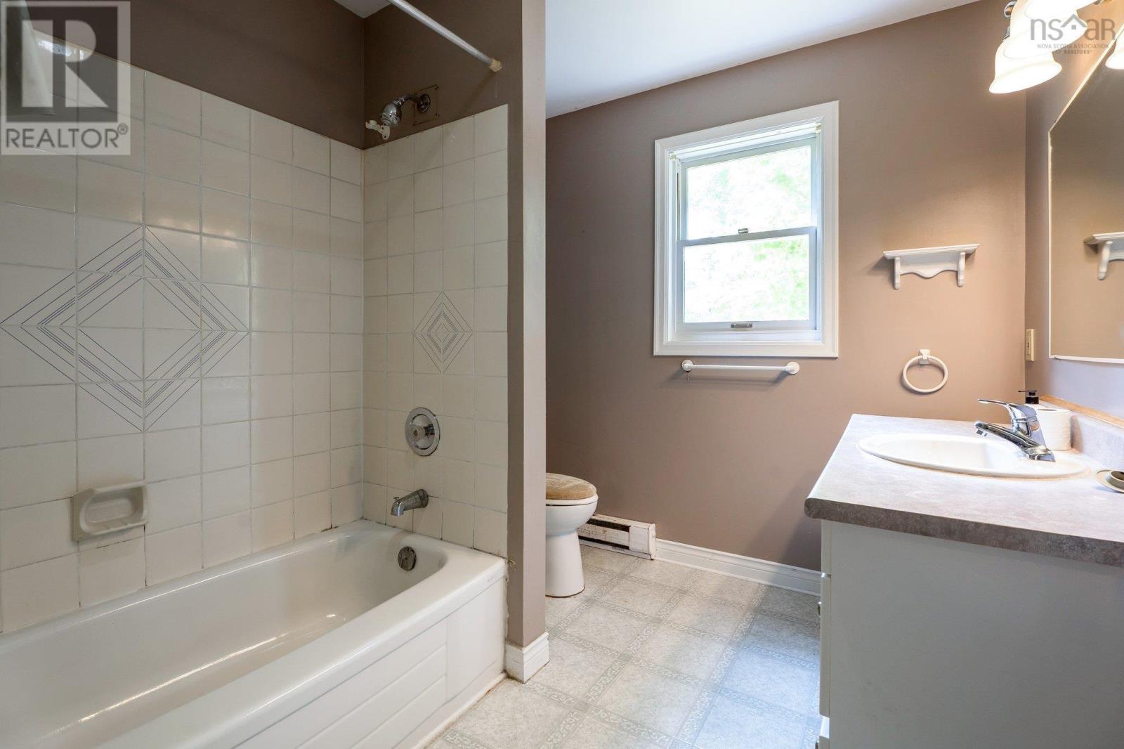 13 Greenhill Road, Hammonds Plains, Nova Scotia  B3Z 1J6 - Photo 11 - 202513980