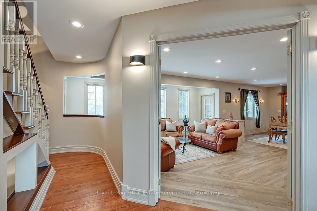 6 Turtle Lake Drive, Halton Hills, Ontario  L7J 2W7 - Photo 10 - W12310113