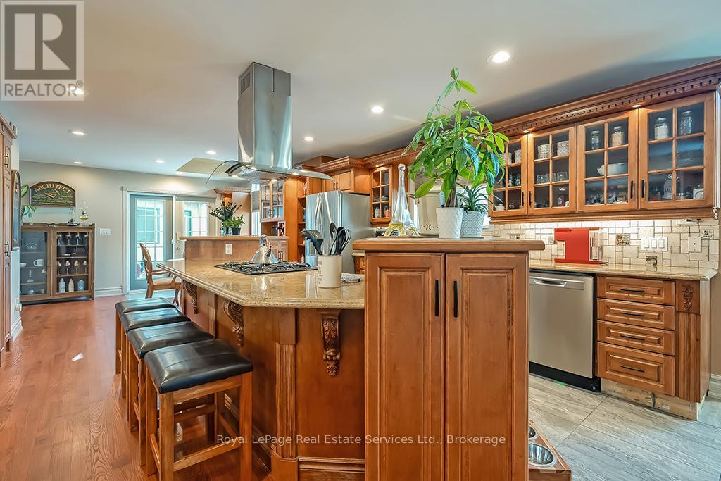 6 Turtle Lake Drive, Halton Hills, Ontario  L7J 2W7 - Photo 18 - W12310113