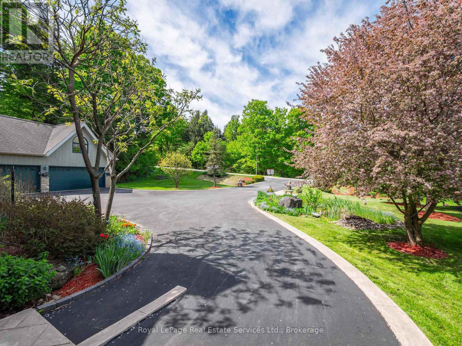 6 Turtle Lake Drive, Halton Hills, Ontario  L7J 2W7 - Photo 4 - W12310113