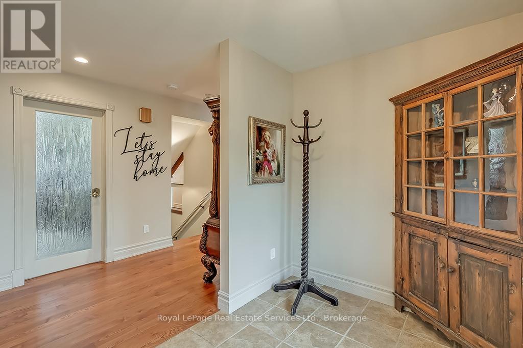 6 Turtle Lake Drive, Halton Hills, Ontario  L7J 2W7 - Photo 9 - W12310113