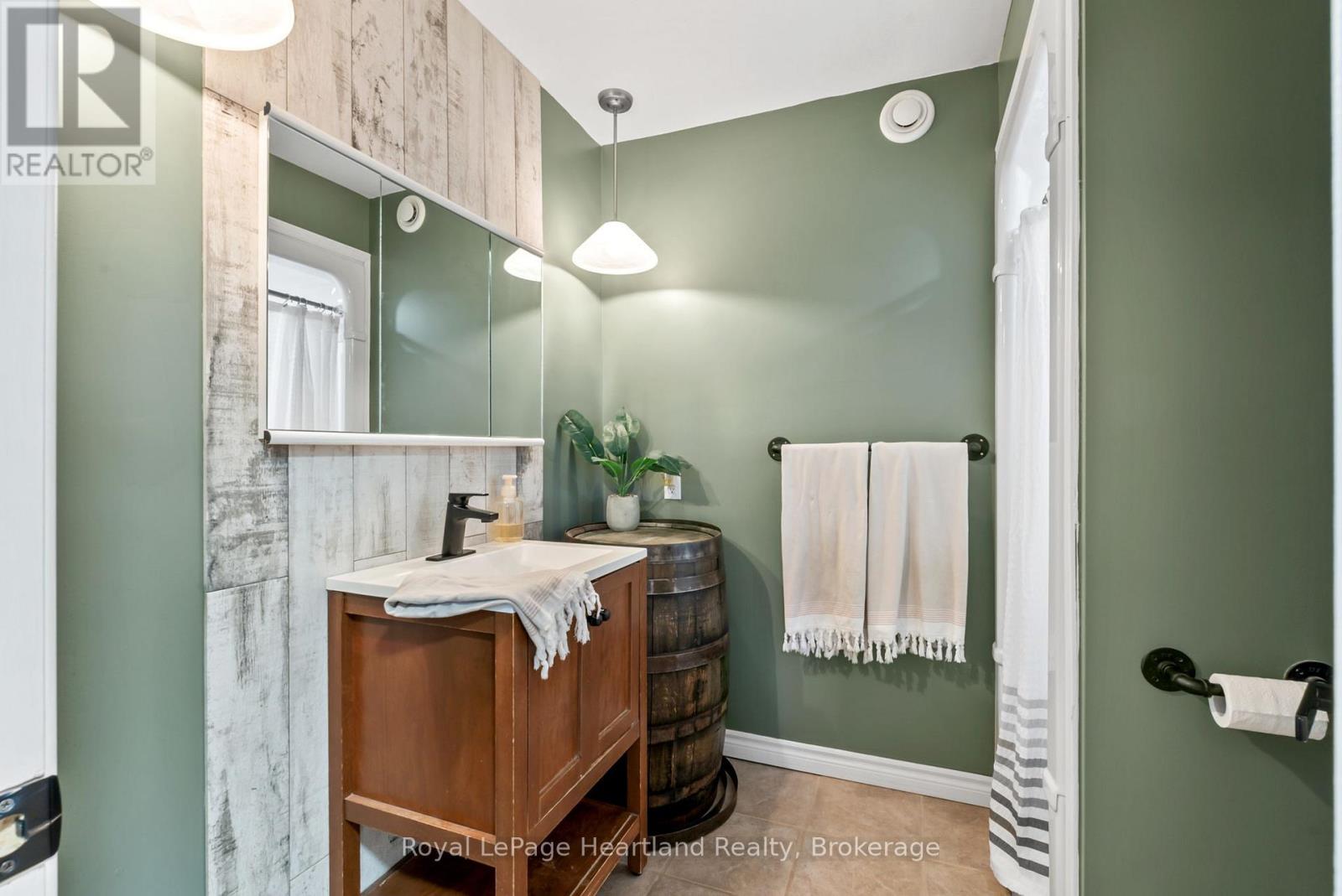 415 Cavan Street, Minto, Ontario  N0G 2P0 - Photo 22 - X12310130