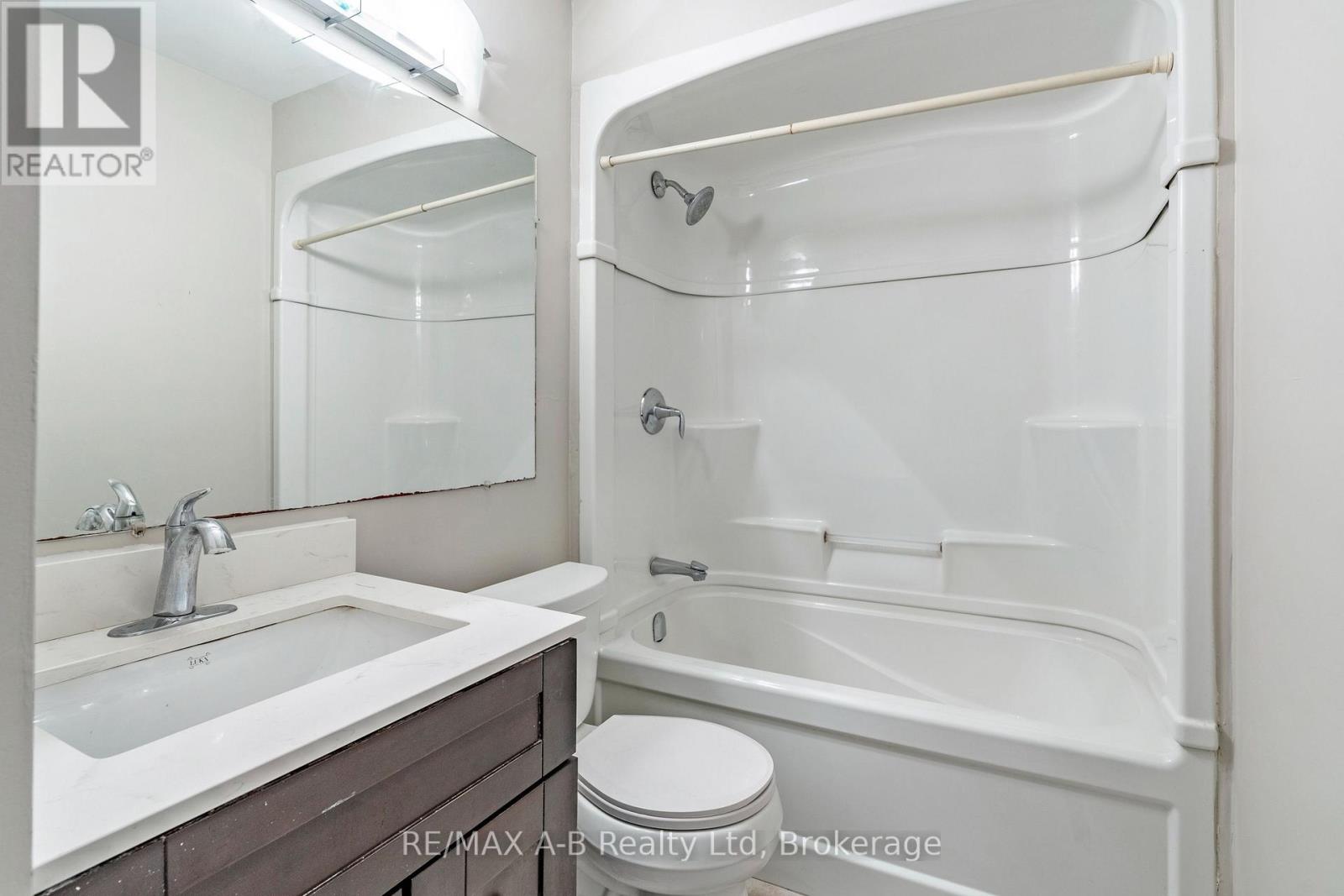 78 Valewood Place, Kitchener, Ontario  N2H 4N6 - Photo 10 - X12310152