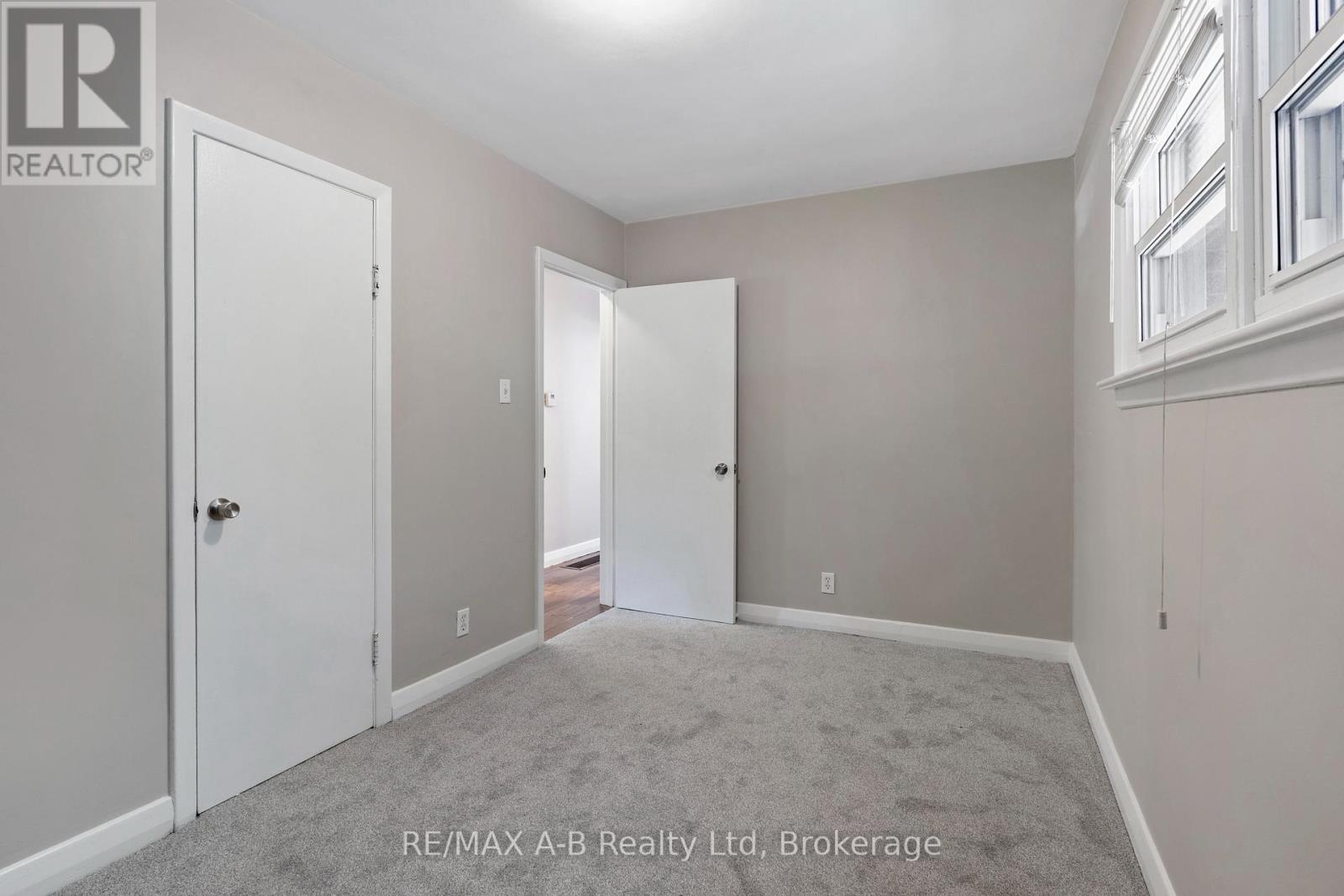 78 Valewood Place, Kitchener, Ontario  N2H 4N6 - Photo 11 - X12310152