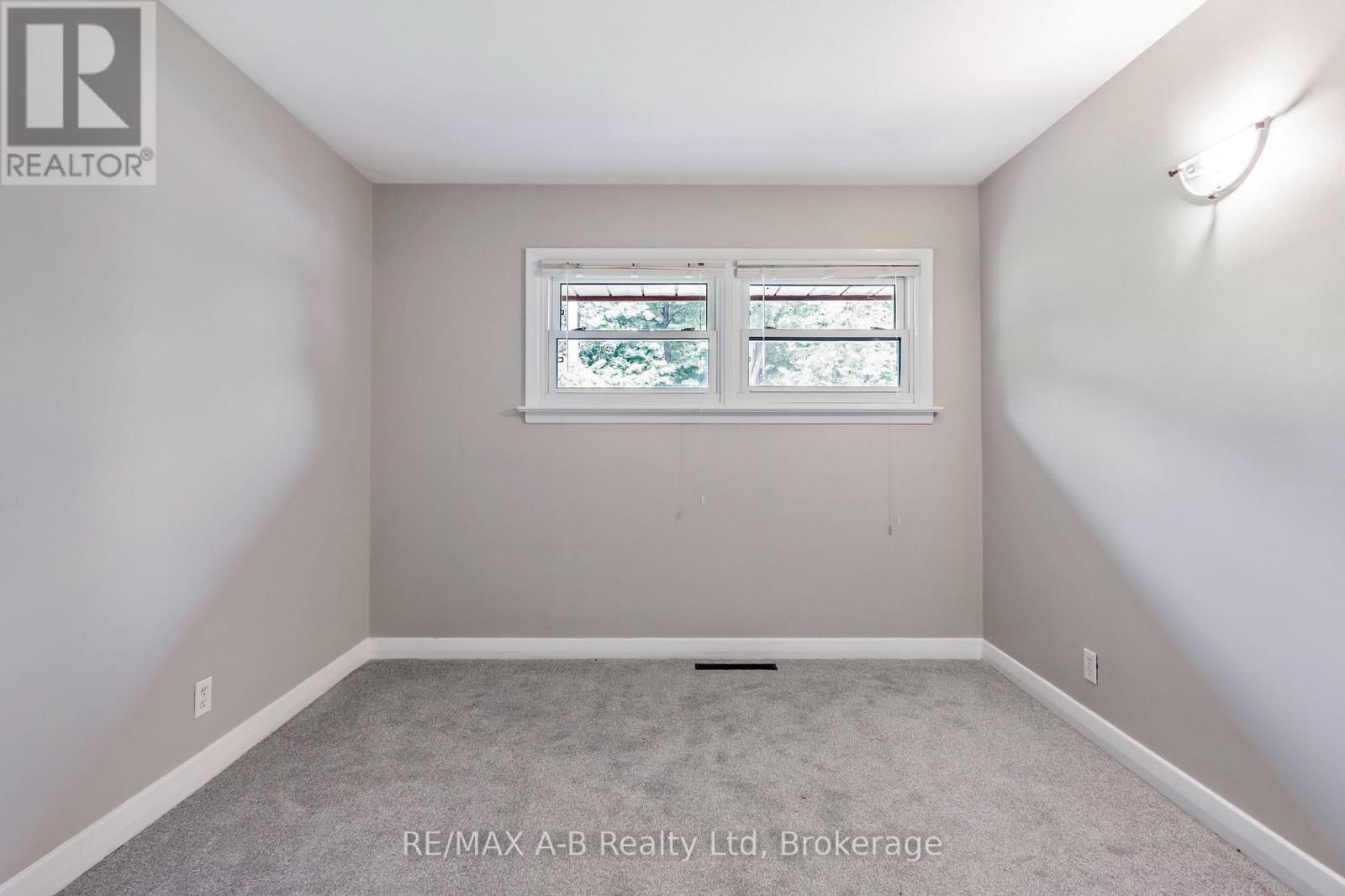 78 Valewood Place, Kitchener, Ontario  N2H 4N6 - Photo 12 - X12310152