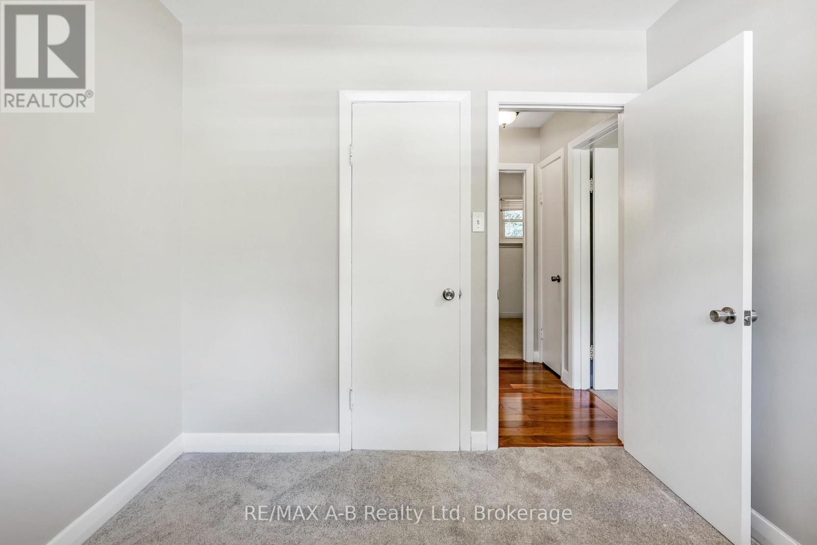 78 Valewood Place, Kitchener, Ontario  N2H 4N6 - Photo 13 - X12310152