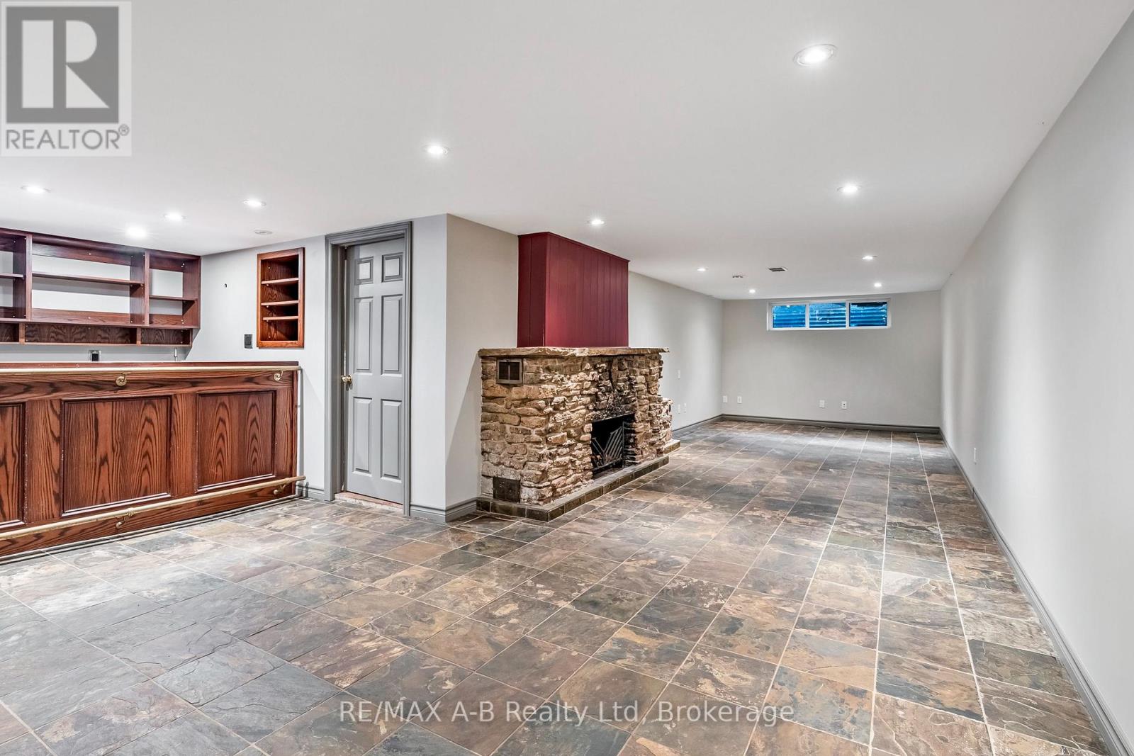 78 Valewood Place, Kitchener, Ontario  N2H 4N6 - Photo 14 - X12310152