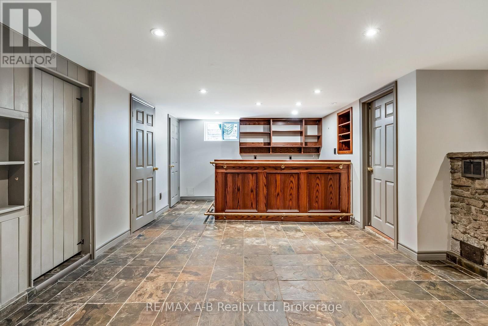 78 Valewood Place, Kitchener, Ontario  N2H 4N6 - Photo 17 - X12310152