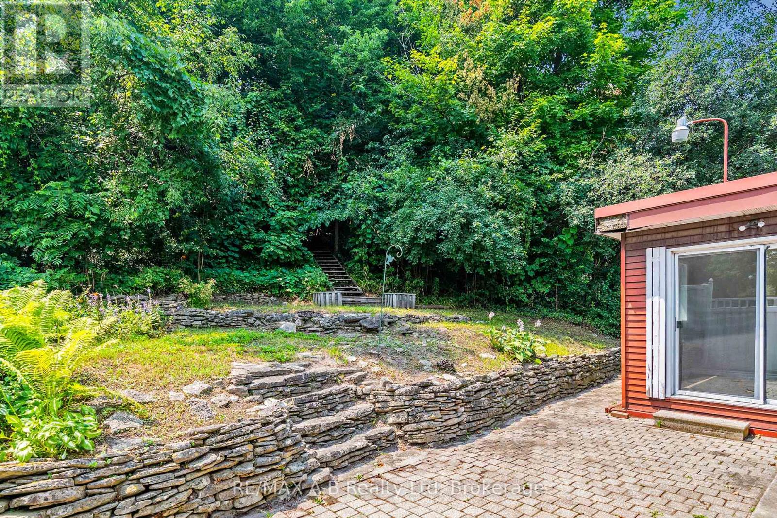 78 Valewood Place, Kitchener, Ontario  N2H 4N6 - Photo 20 - X12310152