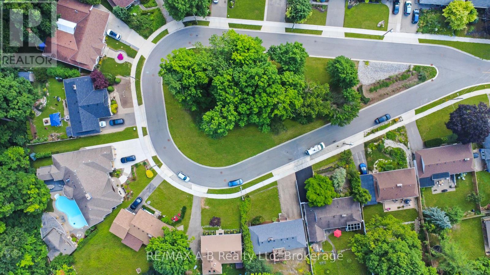 78 Valewood Place, Kitchener, Ontario  N2H 4N6 - Photo 21 - X12310152