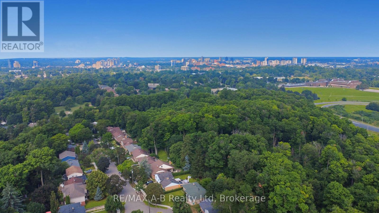 78 Valewood Place, Kitchener, Ontario  N2H 4N6 - Photo 23 - X12310152