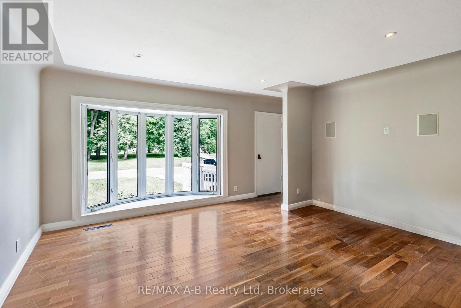 78 Valewood Place, Kitchener, Ontario  N2H 4N6 - Photo 3 - X12310152