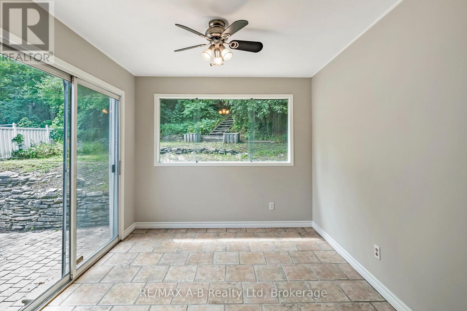 78 Valewood Place, Kitchener, Ontario  N2H 4N6 - Photo 9 - X12310152