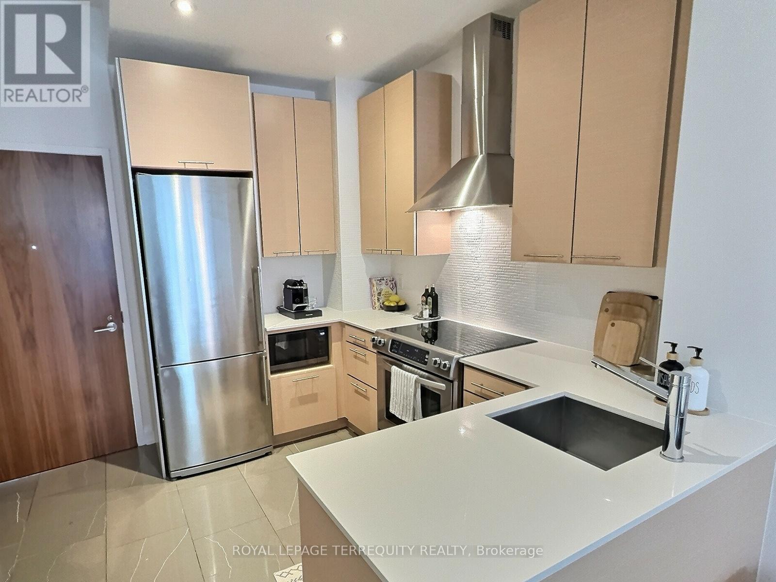 Property at 616 - 3 MARKET STREET image 2