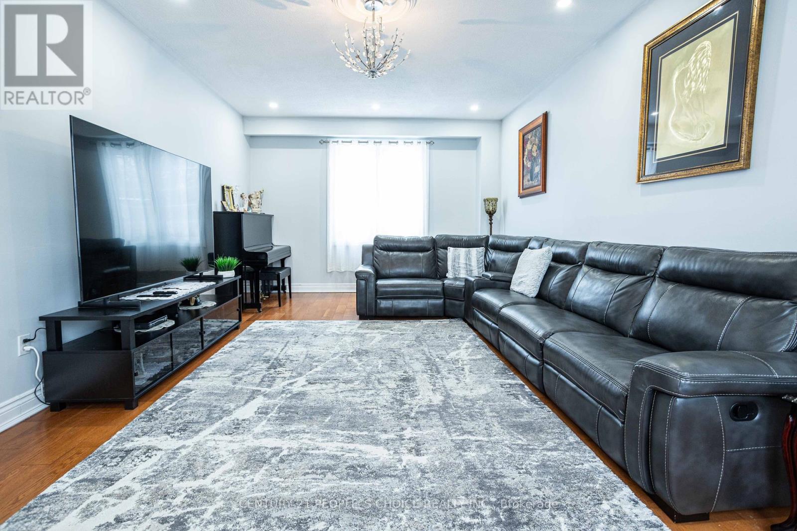 32 Madrid Crescent, Brampton, Ontario  L6S 2X4 - Photo 10 - W12201591