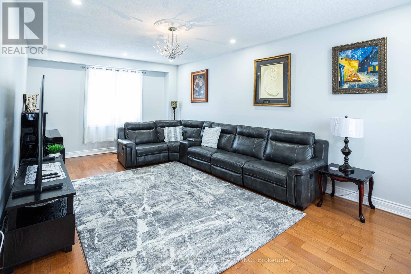 32 Madrid Crescent, Brampton, Ontario  L6S 2X4 - Photo 11 - W12201591
