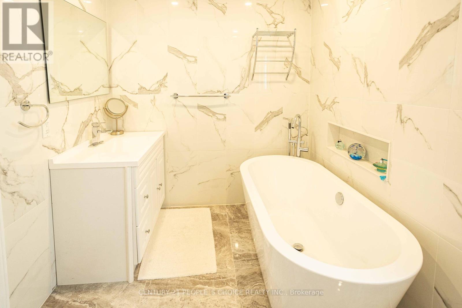 32 Madrid Crescent, Brampton, Ontario  L6S 2X4 - Photo 23 - W12201591