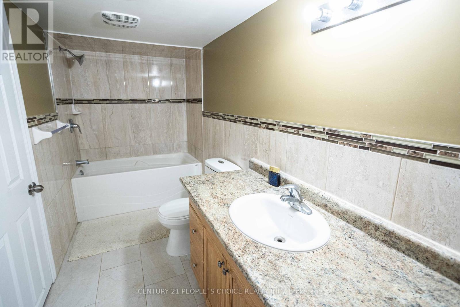 32 Madrid Crescent, Brampton, Ontario  L6S 2X4 - Photo 38 - W12201591