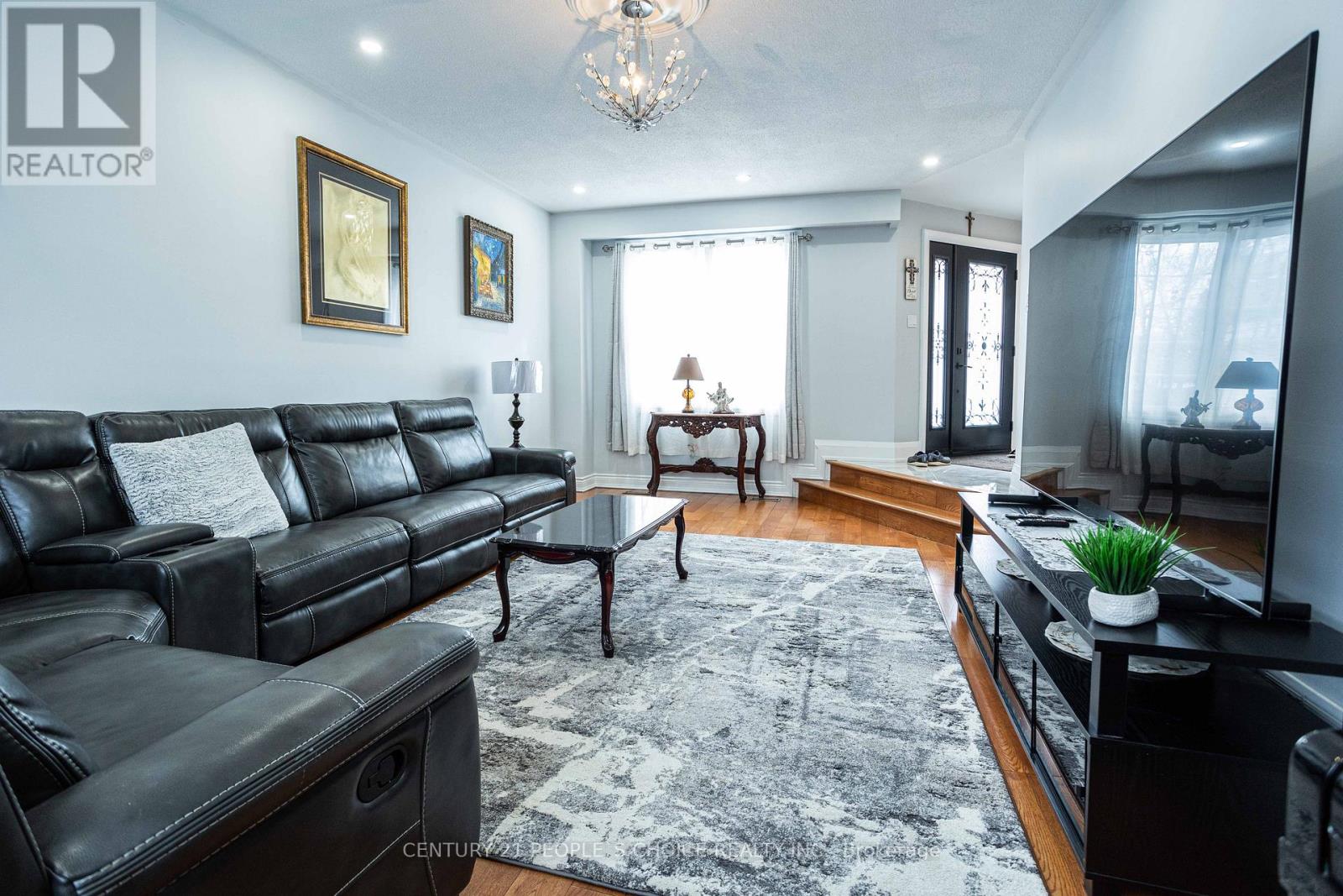 32 Madrid Crescent, Brampton, Ontario  L6S 2X4 - Photo 7 - W12201591