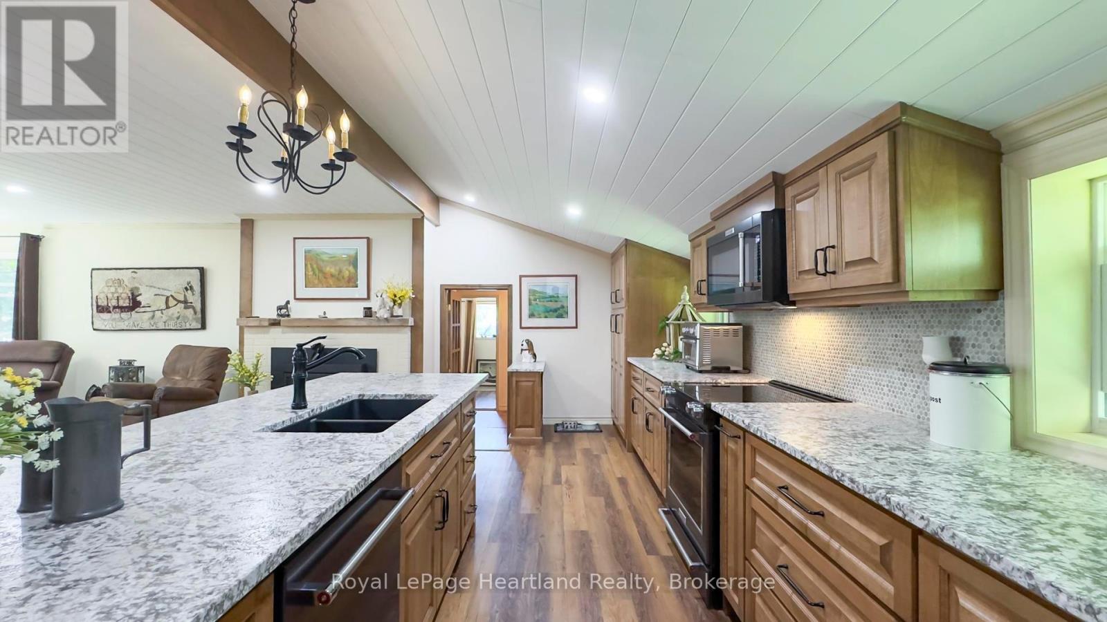 37752 Bayfield Road, Central Huron, Ontario  N0M 1L0 - Photo 15 - X12305255